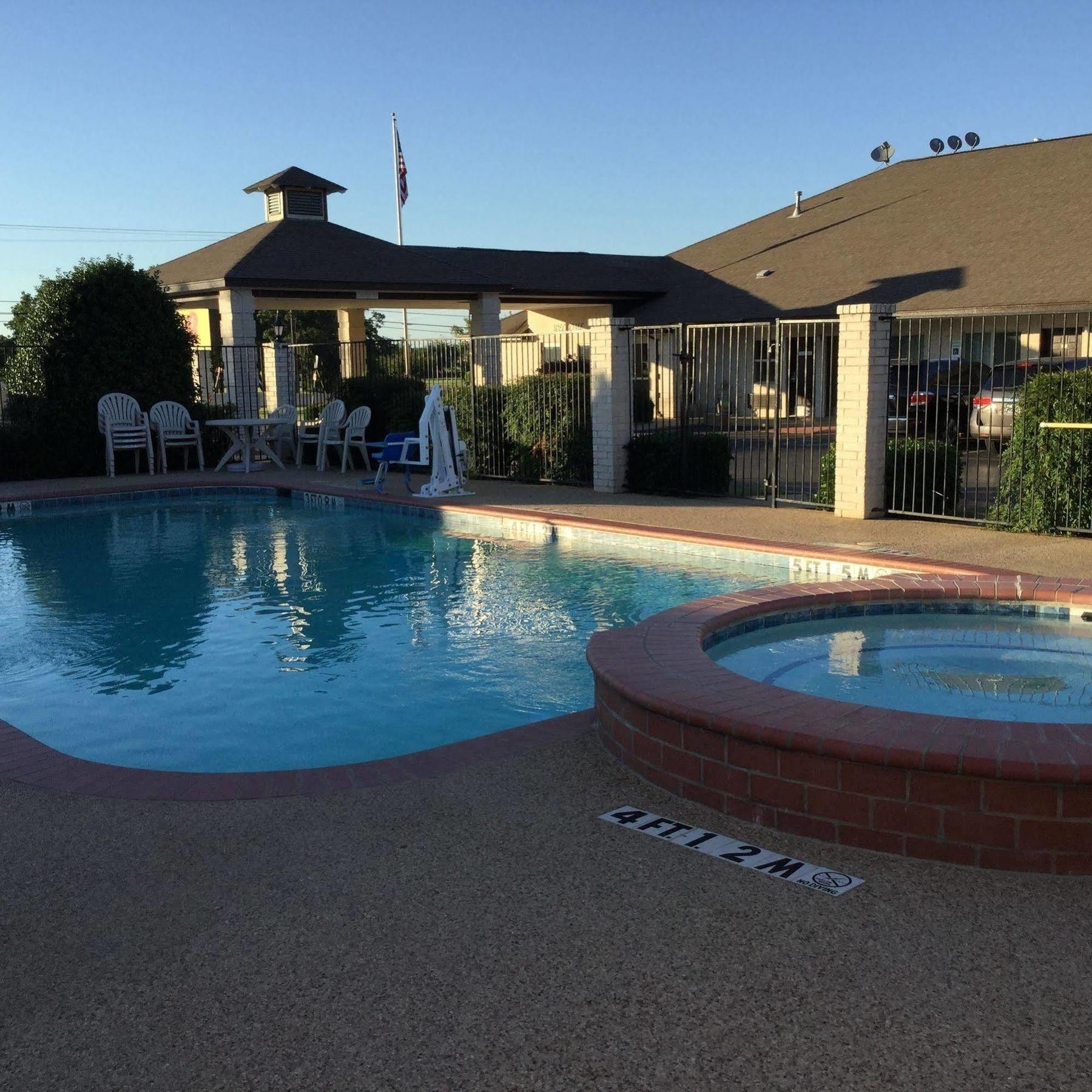 Motel Super 8 By Wyndham Cleburne Exterior foto